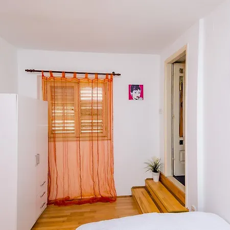 Dream On Apartment